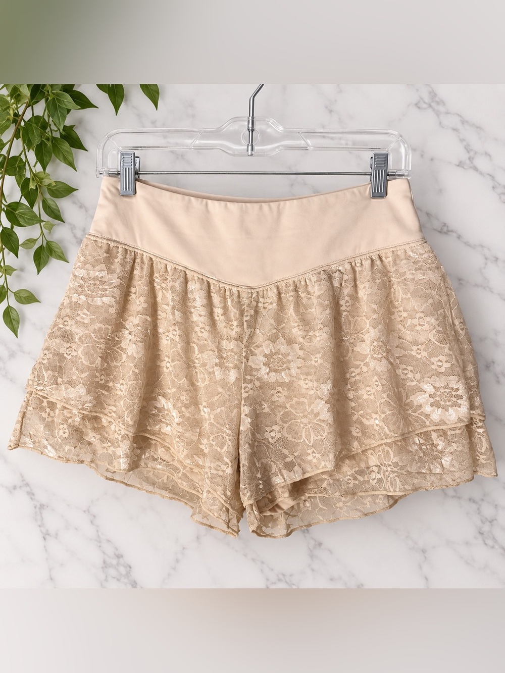 FISOEW NWT Beige Floral Lace Ruffle Shorts Size M Romantic Balletcore